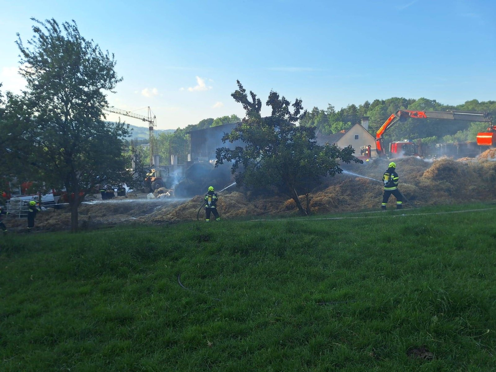 2026_05_25_strohballenbrandpeinthorehrenschachen4822